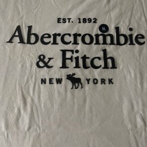 A&F tee.